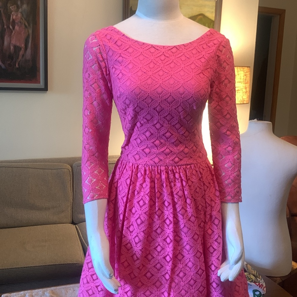 LILLY PULITZER FUCHSIA BARBIE PINK LACE DRESS - Picture 2 of 13